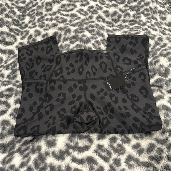 Torrid capri leggings - Picture 2 of 15